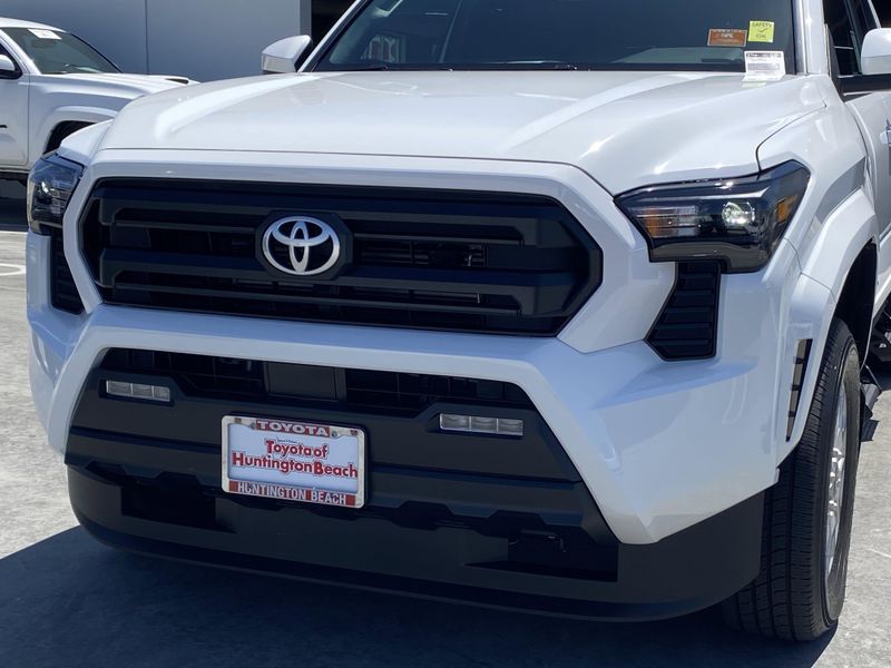 2025 Toyota Tacoma SR5Image 9