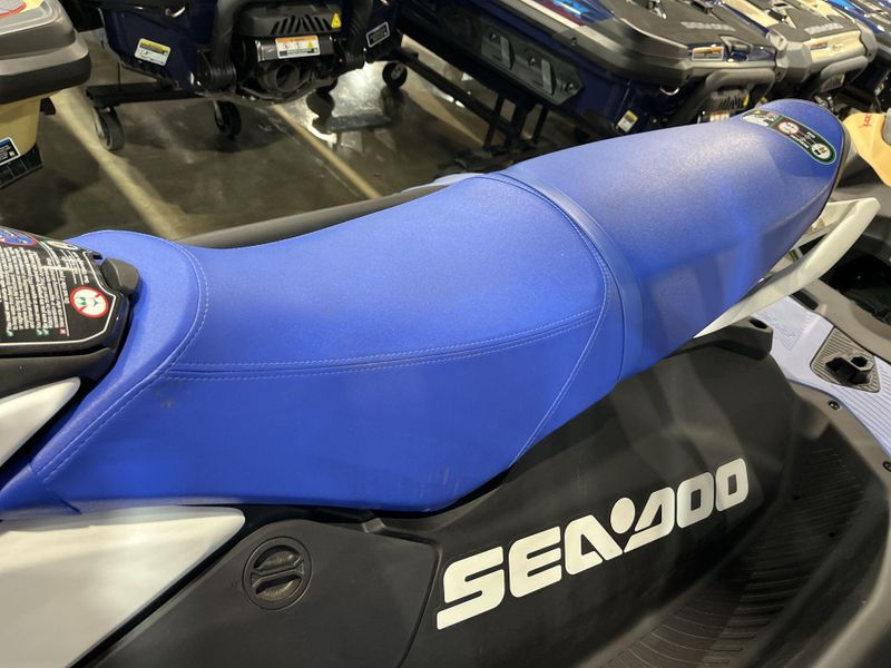 New 2025 Sea-Doo SPARK FOR 3 90 CONVENIENCE PACKAGE (SOUND SYSTEM) Image 12