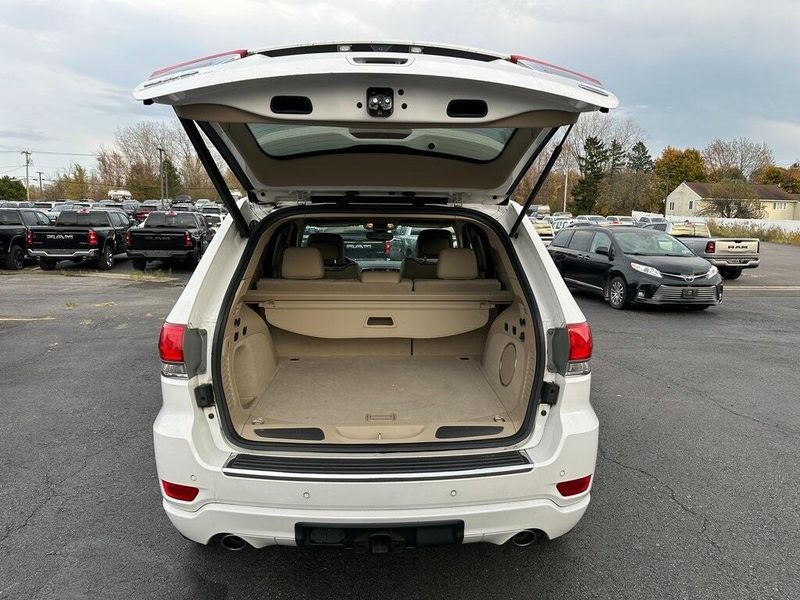 2019 Jeep Grand Cherokee OverlandImage 17