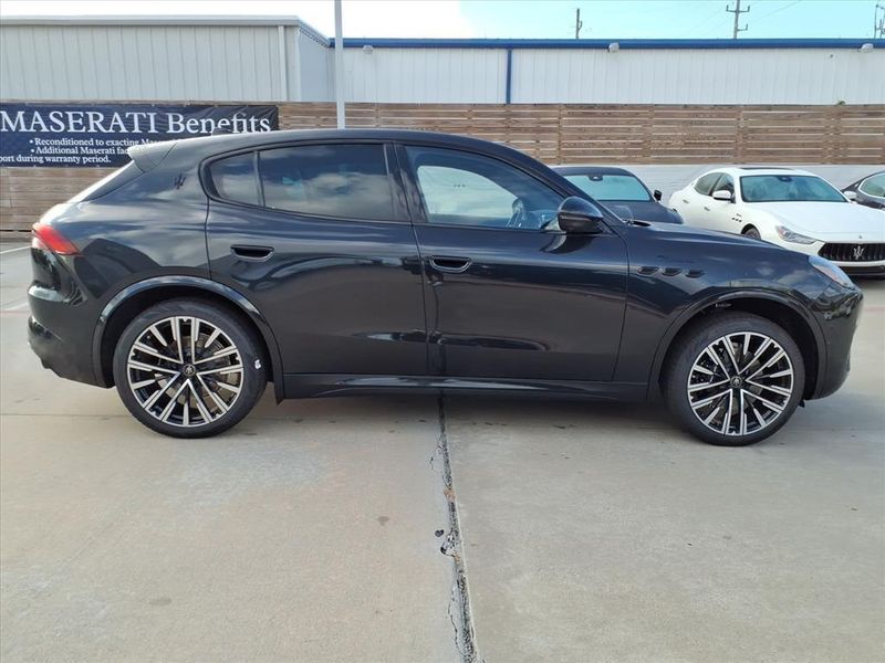 New 2025 Maserati Grecale ModenaImage 5