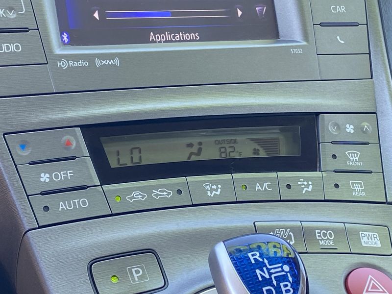 Used 2014 Toyota Prius Plug-In Image 21