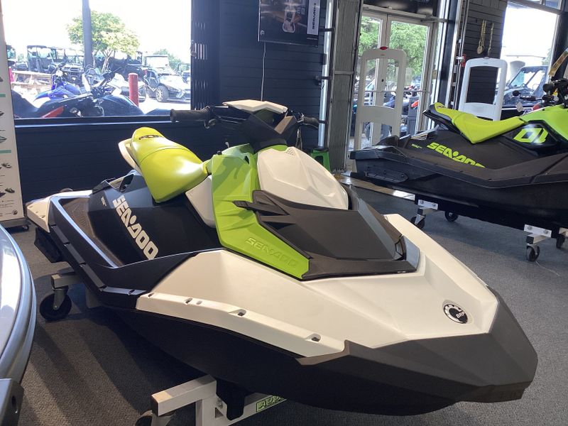 2023 SEADOO SPARK 2UP ROTAX 900 ACE90 CONV WITH IBR MANTA GREEN AND WHITE Image 5