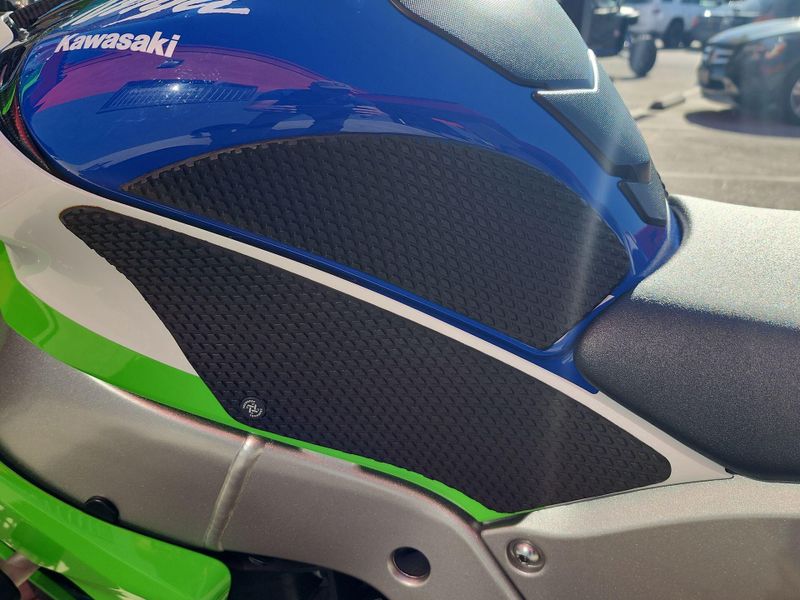 Used 2024 Kawasaki NINJA ZX-10R ABS 40th ANNIVERSARY Image 22