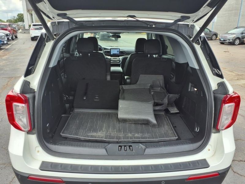 2023 Ford Explorer XLT photo 28
