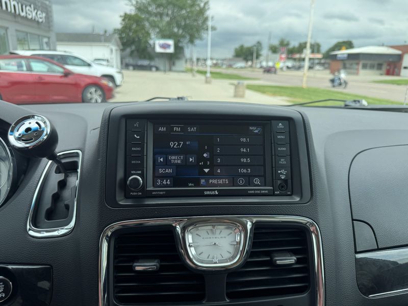 Used 2016 Chrysler Town & Country TouringImage 22