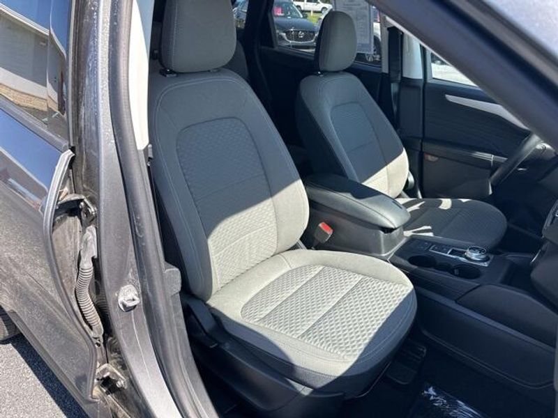2022 Ford Escape SEImage 14