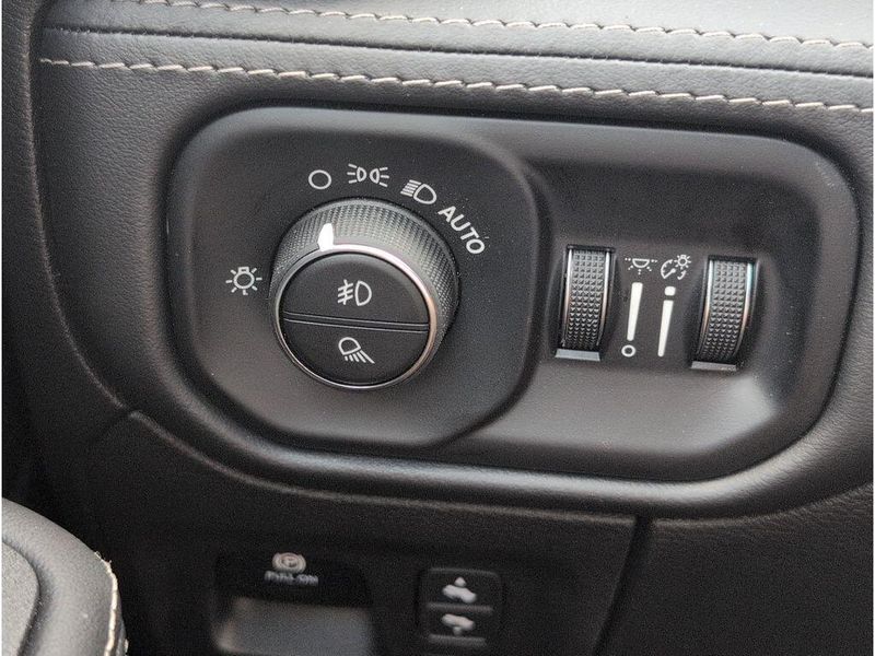 2025 RAM 1500 Limited Crew Cab 4x4 5