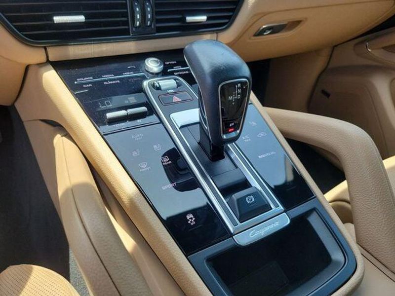2021 Porsche Cayenne photo 23