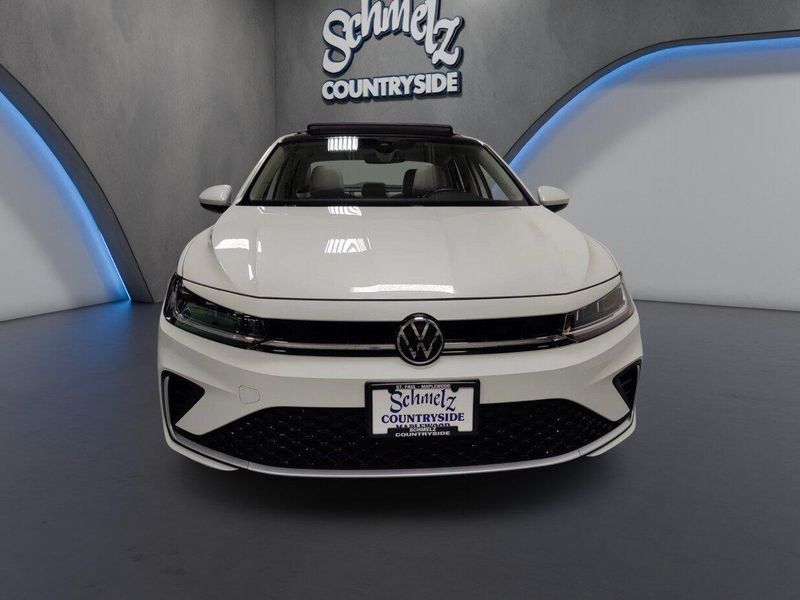 Used 2026 Volkswagen Jetta SE w/SunroofImage 2