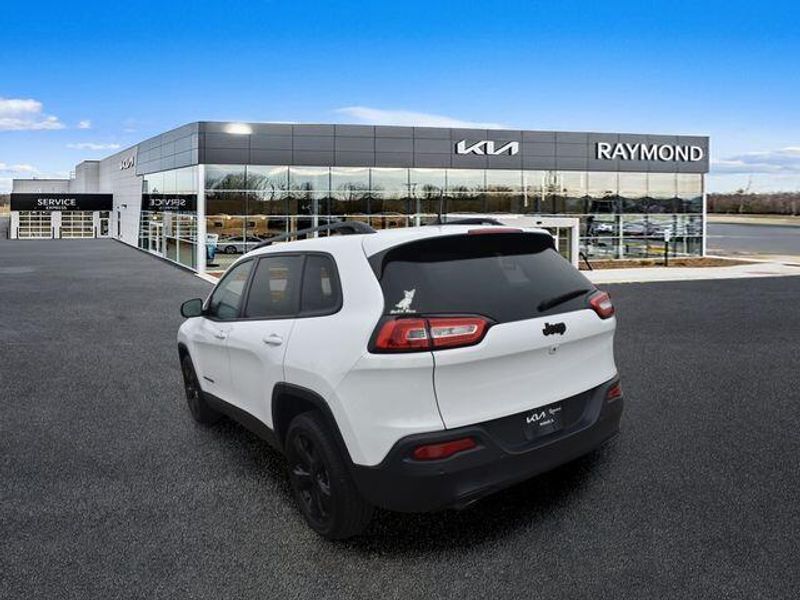 Used 2018 Jeep Cherokee LimitedImage 5