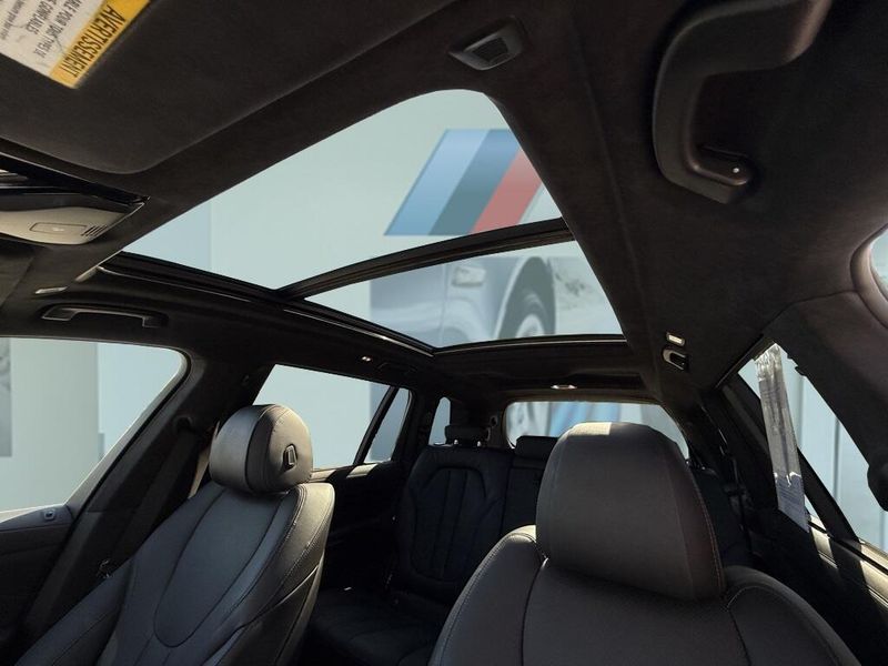 2022 BMW X7 xDrive40iImage 23