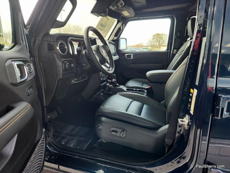 New 2025 Jeep Wrangler 4-door SaharaImage 19