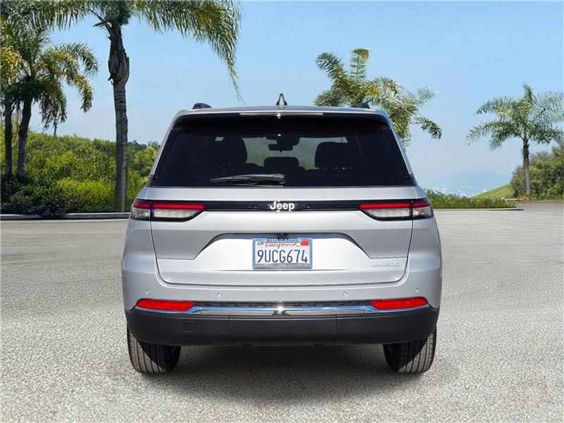 Used 2025 Jeep Grand Cherokee Laredo X 4x2