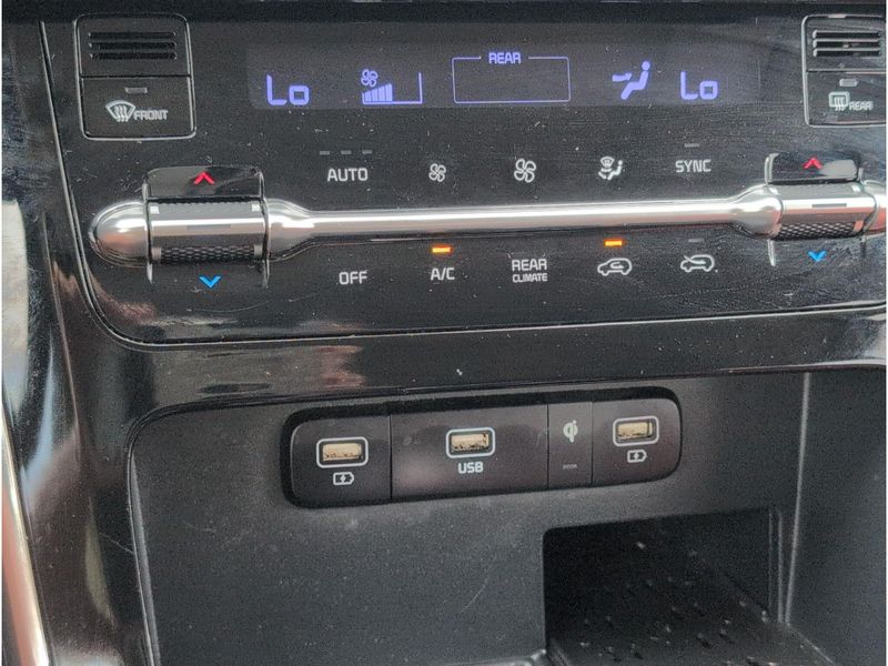 Used 2023 Kia Carnival MPV SX PrestigeImage 17