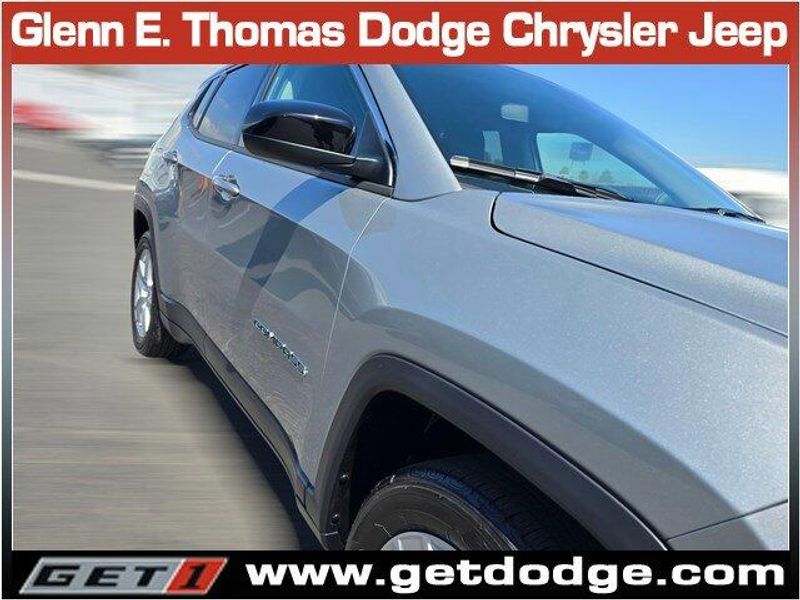 2022 Jeep Compass Latitude photo 4