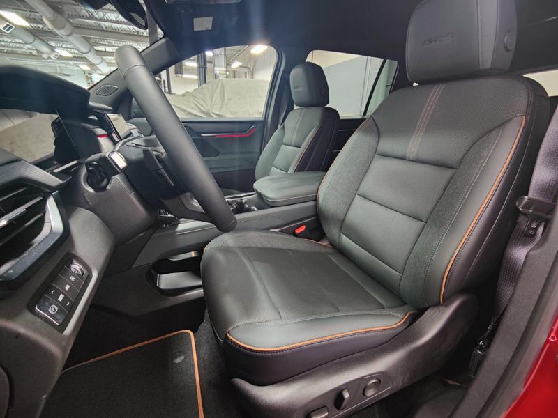 Used 2025 GMC Acadia AWD AT4Image 11