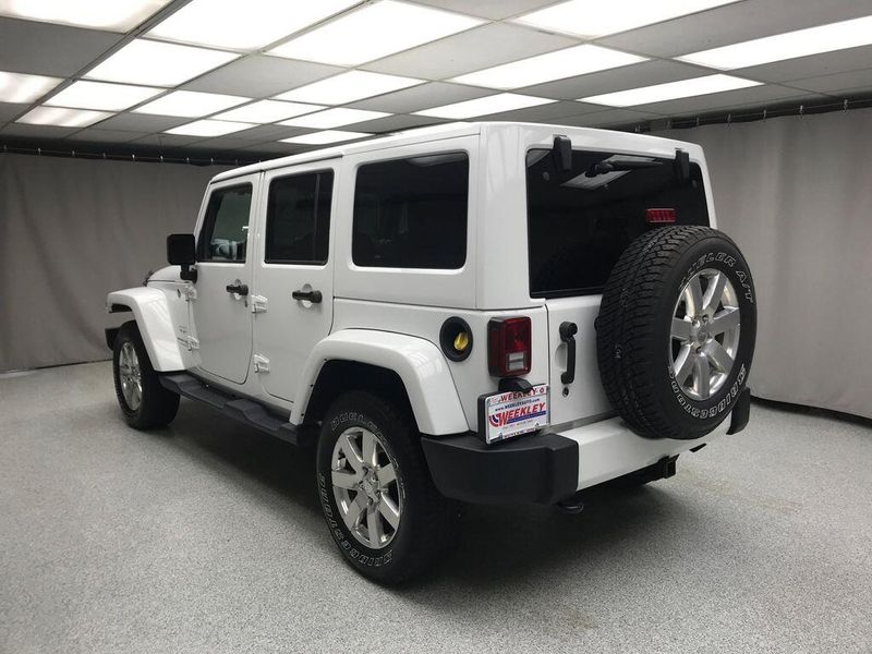Used 2018 Jeep Wrangler JK Unlimited SaharaImage 10