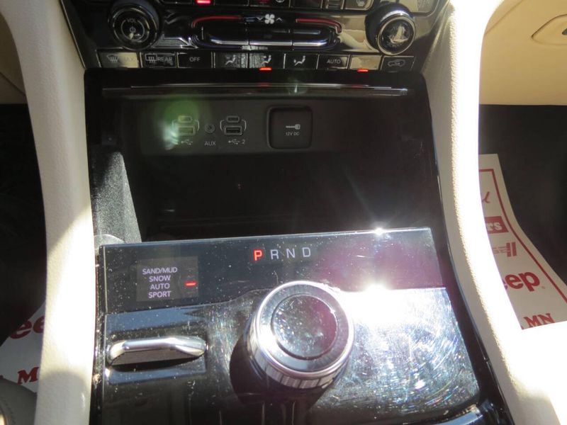 Used 2022 Jeep Grand Cherokee Limited 4x4 4dr SUV (midyear release)Image 17