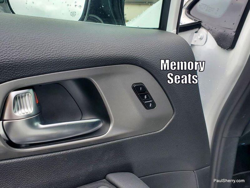 New 2025 Chrysler Pacifica SelectImage 20