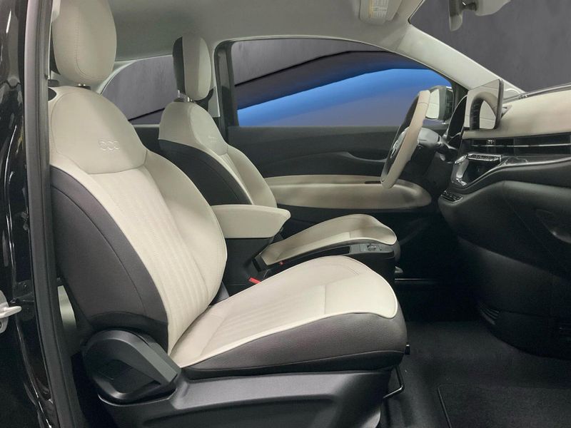 New 2026 Fiat 500e IconaImage 9