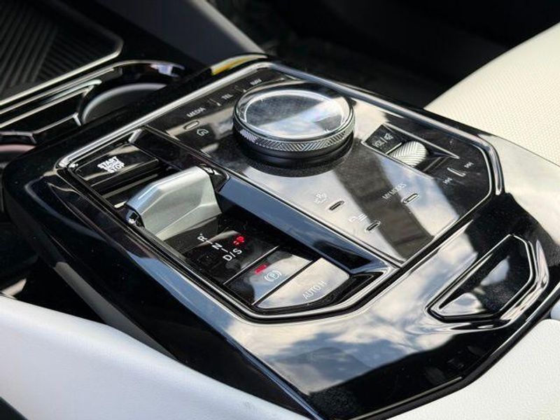 New 2026 BMW 5 Series 530iImage 24