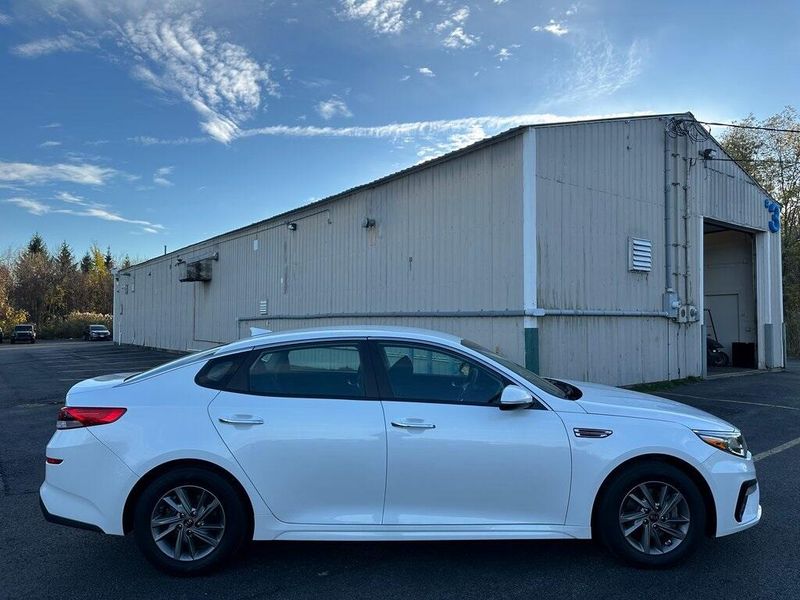 2020 Kia Optima LX photo 4