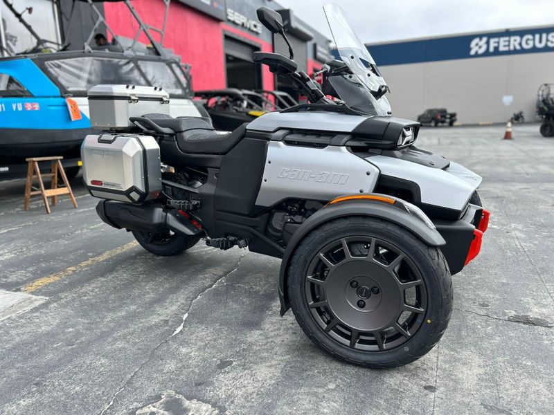 New 2025 Can-Am CANYON XT Image 7