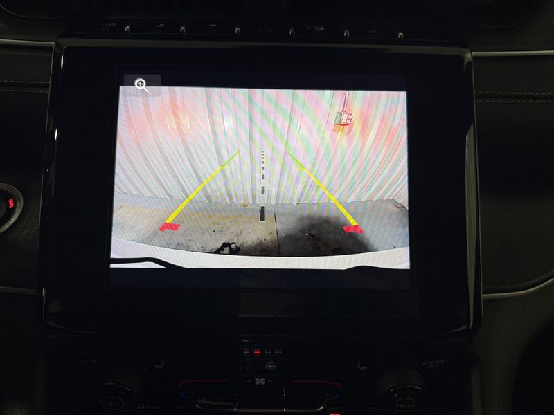 Used 2024 Jeep Grand Cherokee L LaredoImage 16