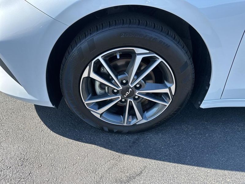 2023 Kia Forte LXSImage 12