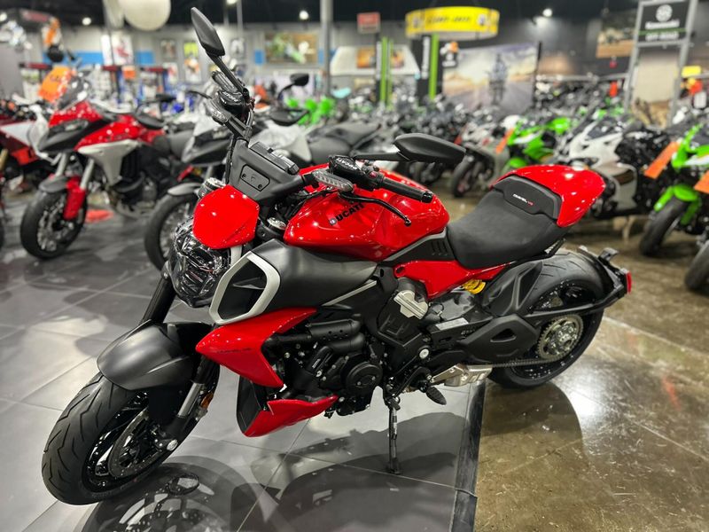 New 2025 Ducati DIAVEL V4 Image 30