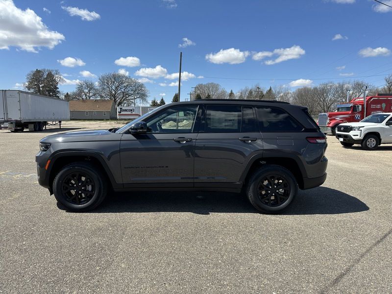 2024 Jeep Grand Cherokee Altitude X 4x4Image 5