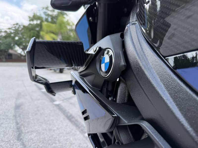 2025 BMW M 1000 R