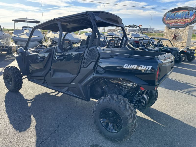 2024 CAN-AM COMMANDER MAX XT 1000R TRIPLE BLACK in a BLACK exterior color. Family PowerSports (877) 886-1997 familypowersports.com 