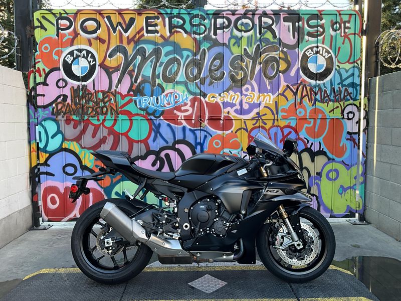 Used 2025 Yamaha YZF-R1 Image 4