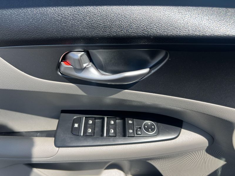 Used 2019 Kia Forte LXSImage 6