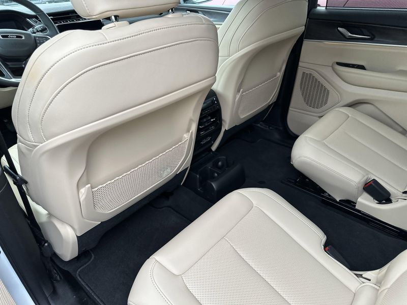 New 2025 Jeep Grand Cherokee L Limited 4x4Image 15