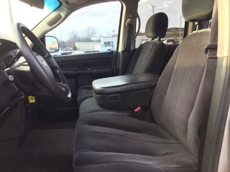 2004 Dodge Ram 1500 SLTImage 11