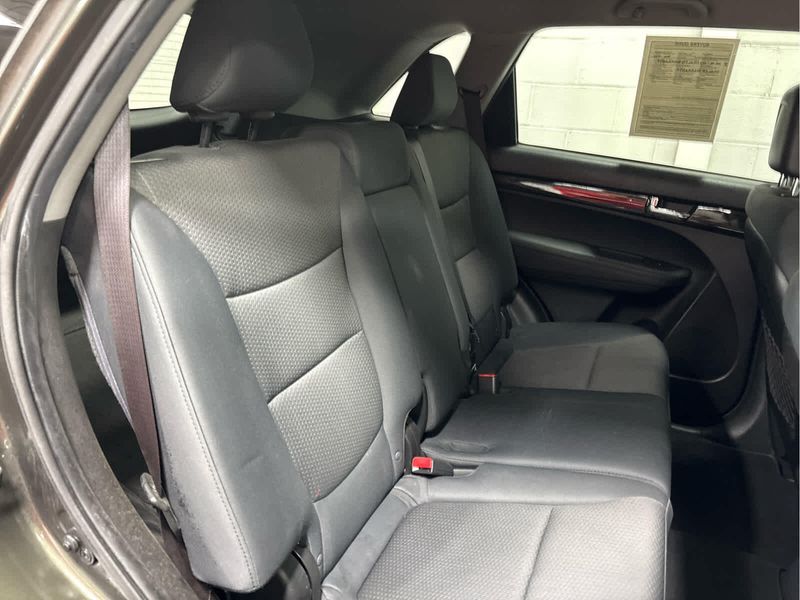 2012 Kia Sorento LX photo 30