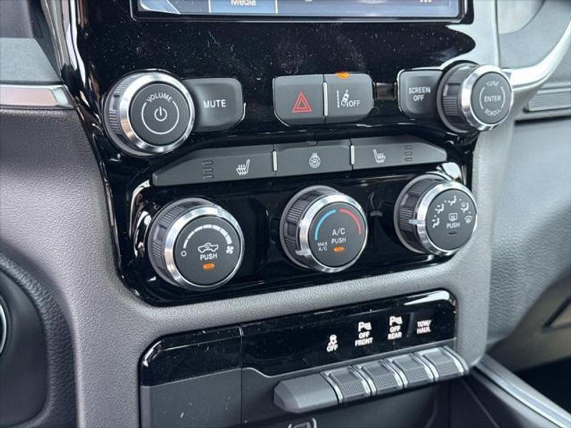 New 2026 RAM 1500 Big Horn Crew Cab 4x2 5'7' Box
