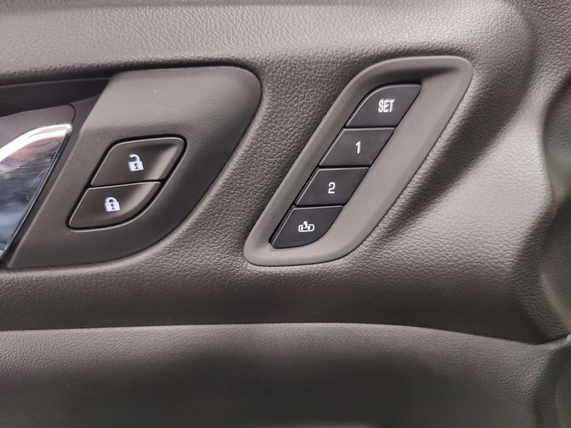 Used 2021 GMC Acadia AWD SLT Luxury w/Sunroof & NavImage 19