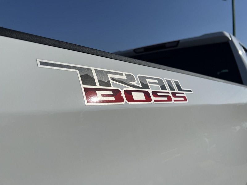 2022 Chevrolet Silverado 1500 LT Trail Boss photo 2