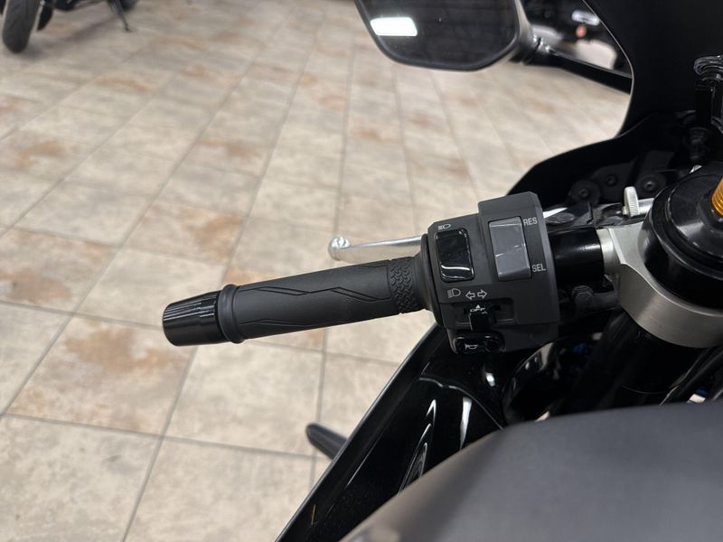 Used 2024 Yamaha YZF-R7 CA Image 22