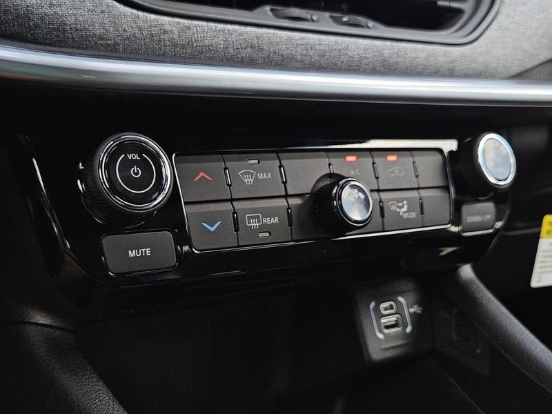 2025 Jeep Compass Latitude 4x4Image 19