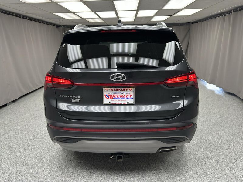 Used 2023 Hyundai Santa Fe SELImage 3
