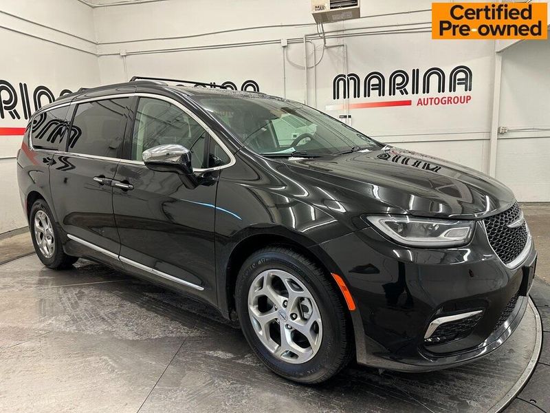 2023 Chrysler Pacifica LimitedImage 1
