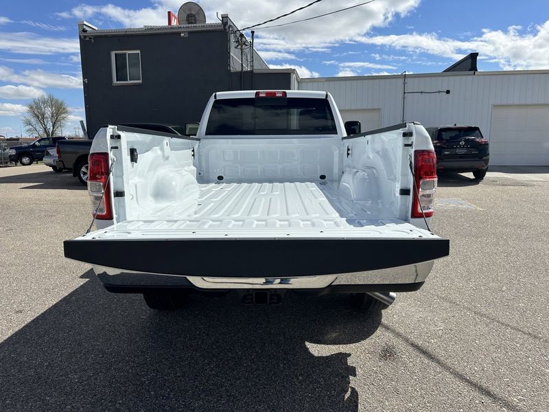 2024 RAM 3500 Tradesman Regular Cab 4x4 8