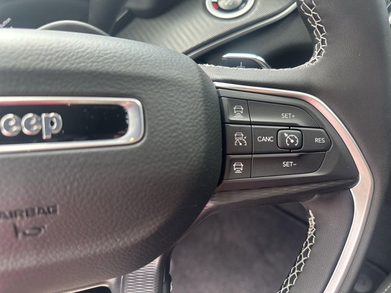 New 2025 Jeep Grand Cherokee L Laredo X 4x4Image 23