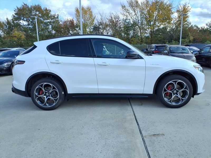 New 2025 Alfa Romeo Stelvio VeloceImage 5