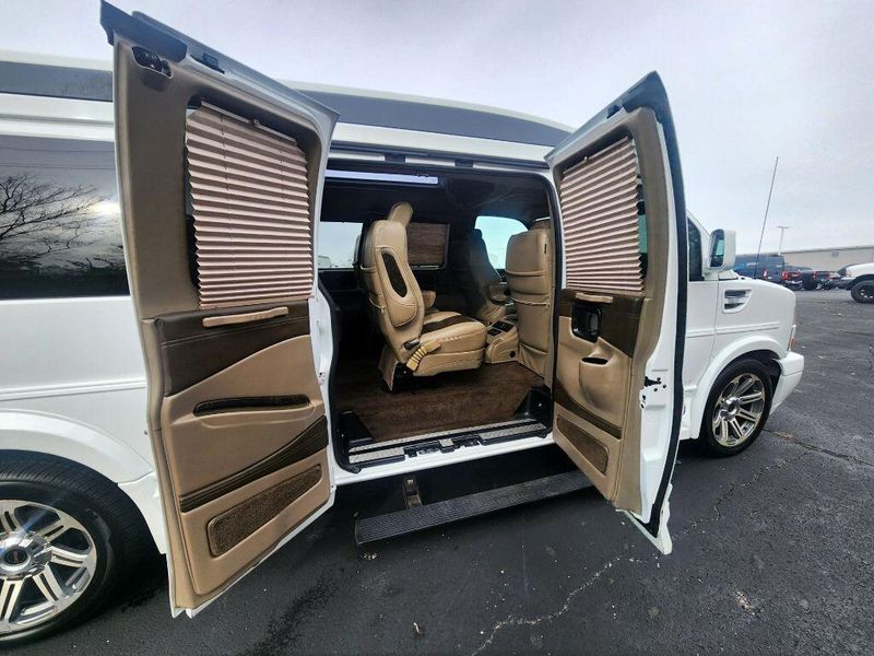 2018 GMC Savana 2500 Image 42