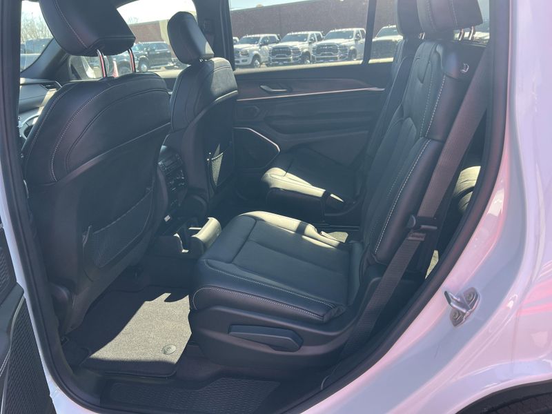 New 2026 Jeep Grand Cherokee L Limited Reserve 4x4Image 19